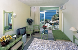   Avra Beach Resort Hotel  Bungalows 4*